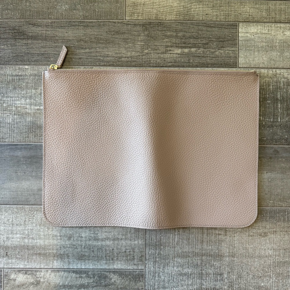 NWOT Quince Leather Pouch